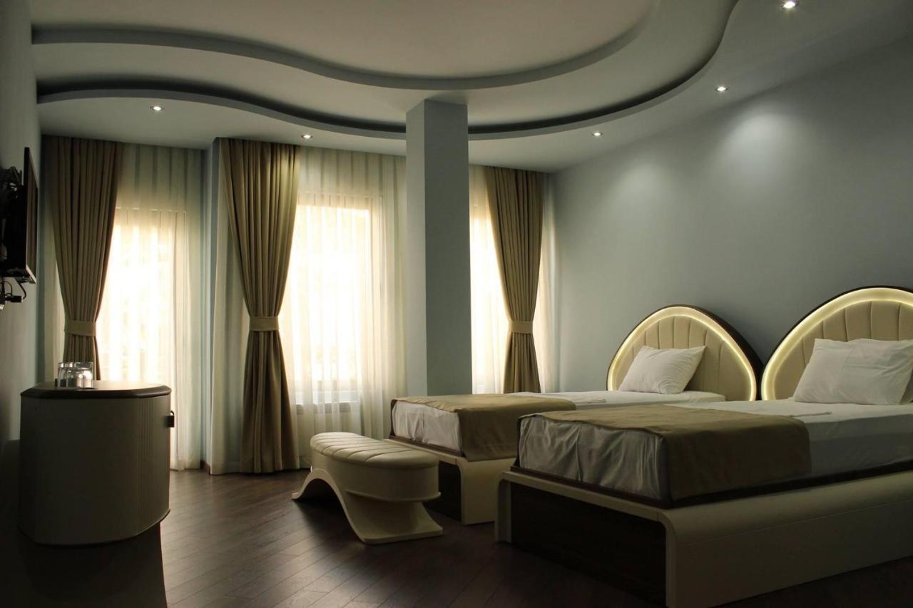 Hotel Light Palace Batumi Exteriör bild