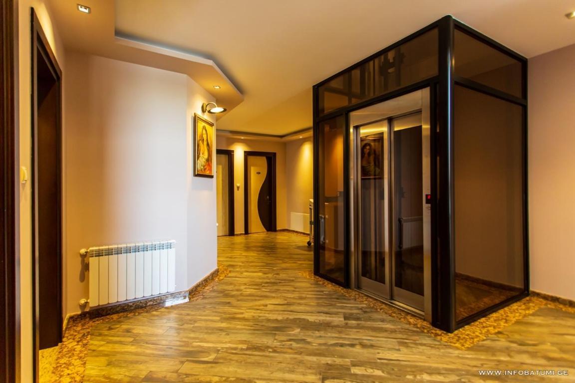 Hotel Light Palace Batumi Exteriör bild